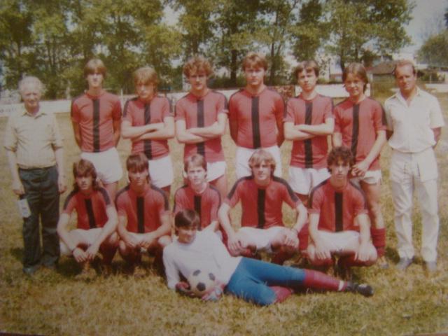 Dorost okolo roku 1985: Stojící zleva  Josef Fridrich ved.mužstva,Petr Mezihorák,Ivo Gaspar,Radek Pelech,Zdeněk Lukeš,Laďa Hutín,Libor Řihák a trenér Břeťa Suttner.Dole zleva Radek Zajac,Libor Fridrich,Ivo Hutín,Pavel Belka,Miloš Krása a ležící Radek Chyt